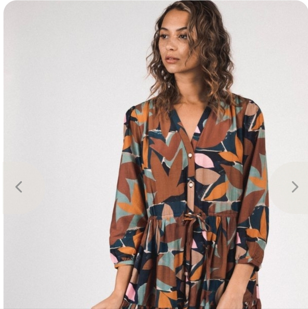 Trovata Ainsley Dress in Foliage Print - Picture 2 of 9